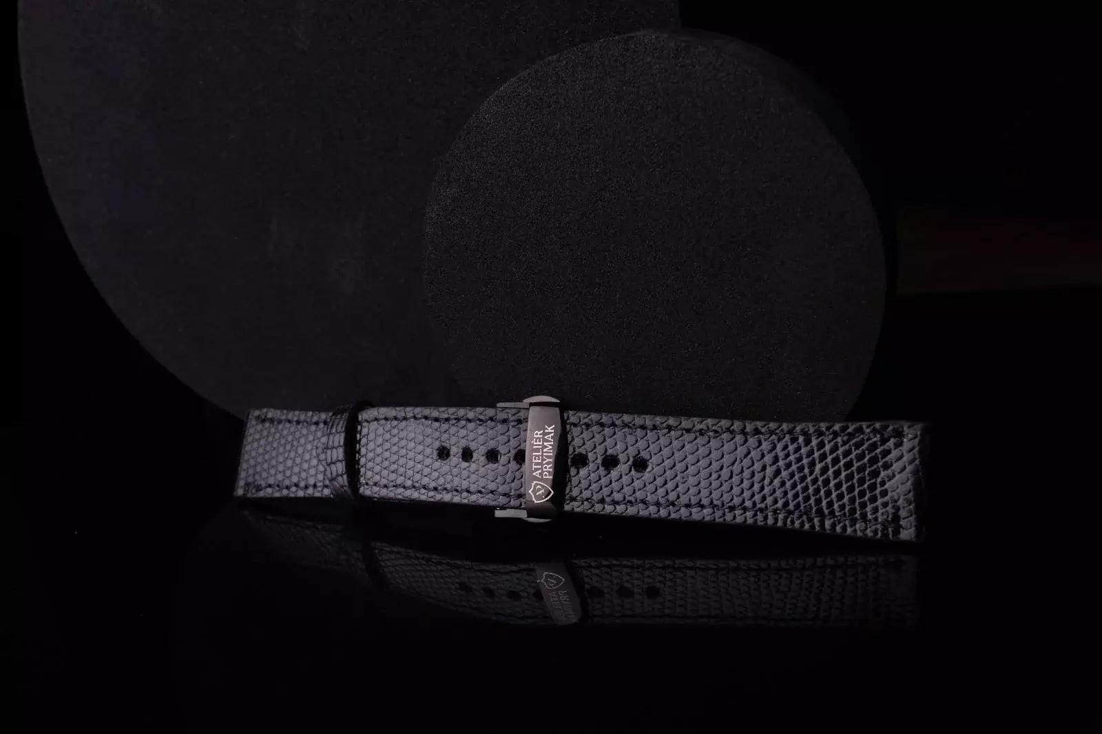 Kožený řemínek AP Iguana Prestigio z leguáni kůže - černý - Ručně šitý