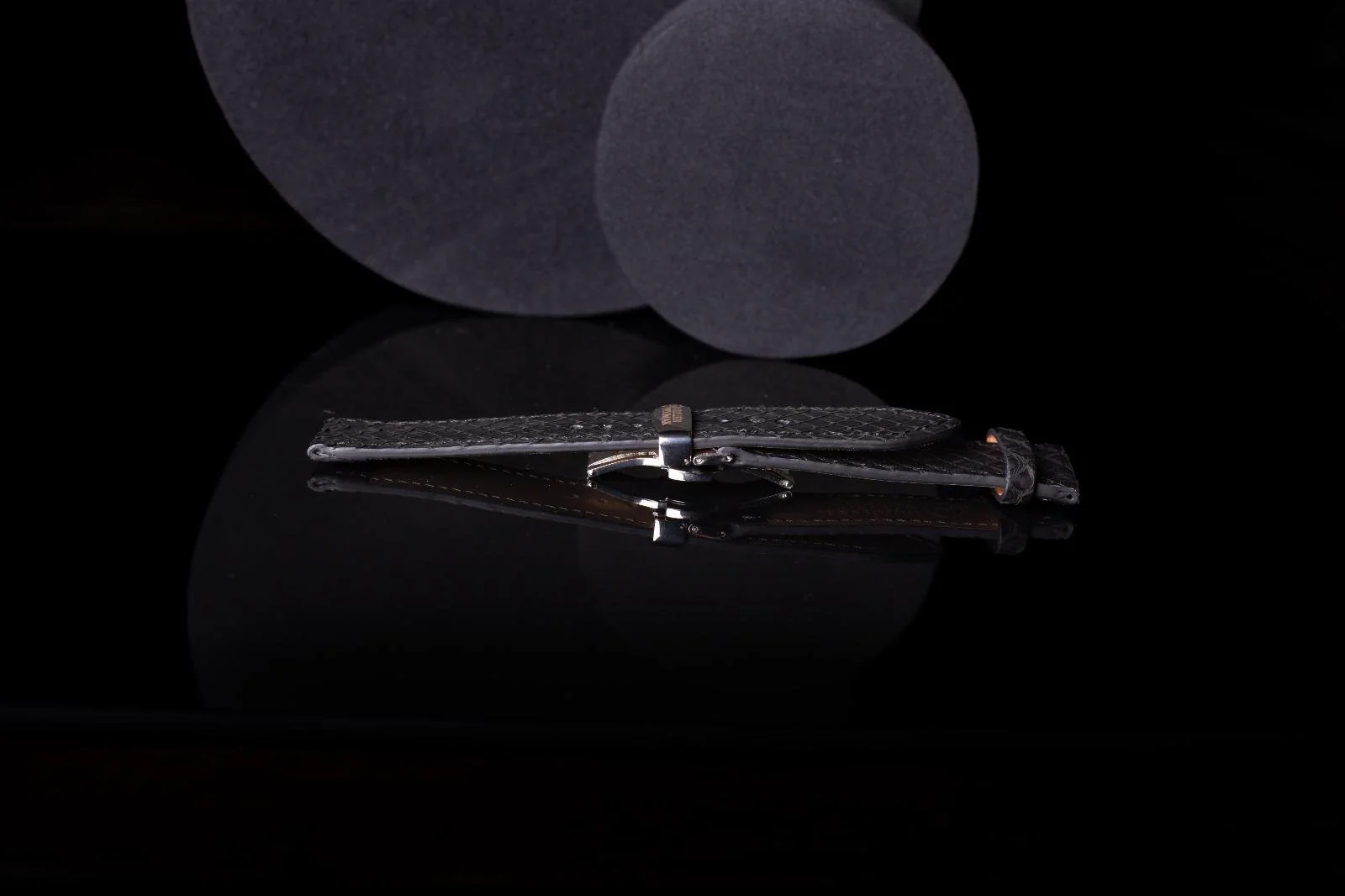 Kožený řemínek AP Prestige z krajtí kůže - černý - Ručně šitý