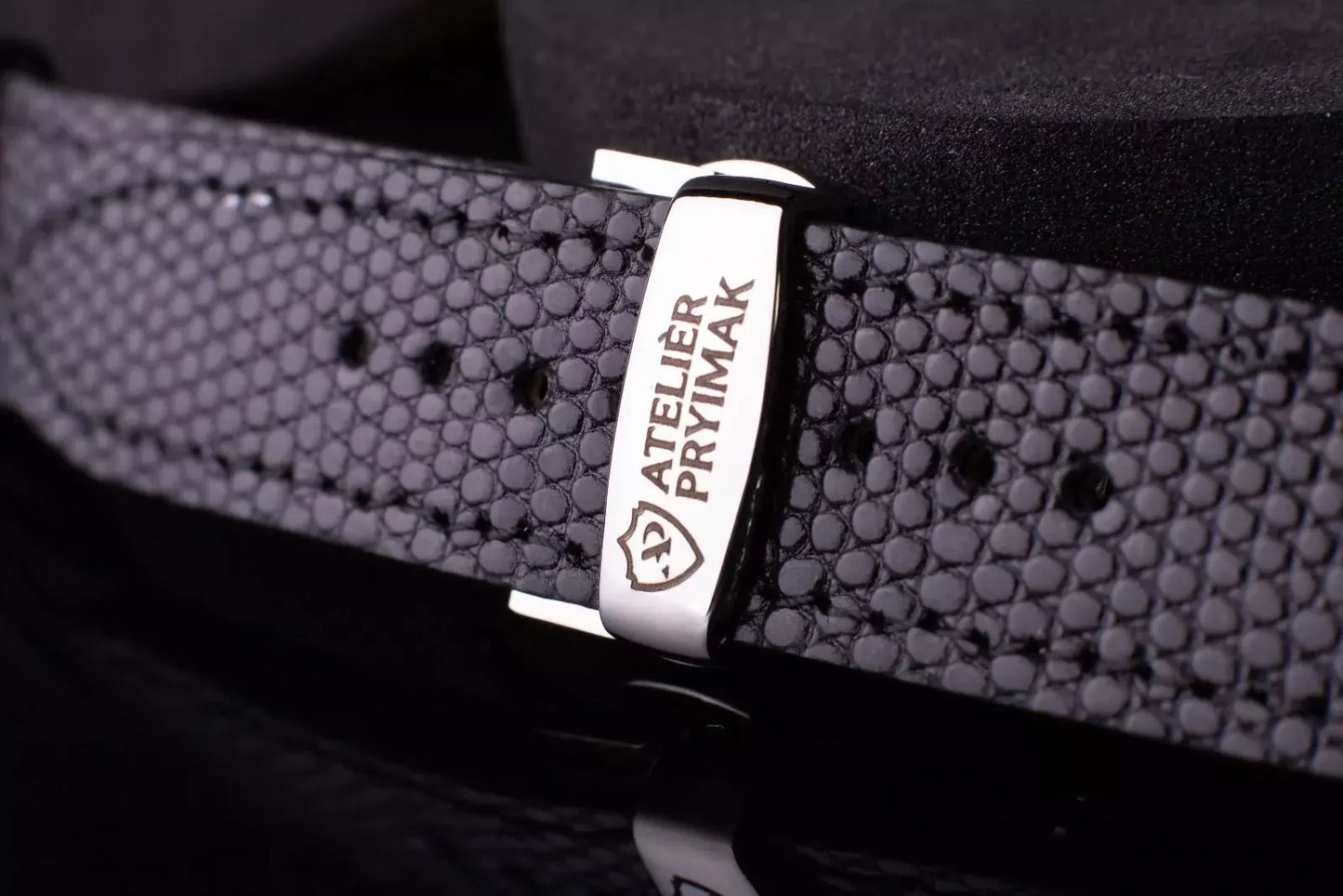 Kožený řemínek AP Iguana Prestigio z leguáni kůže - černý - Ručně šitý