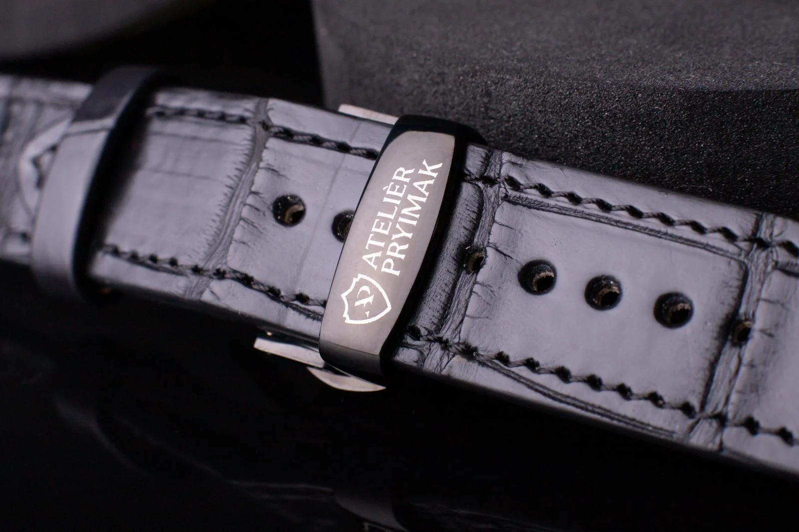 Kožený řemínek AP Croco Heritage z krokodýlí kůže - černý - Ručně šitý