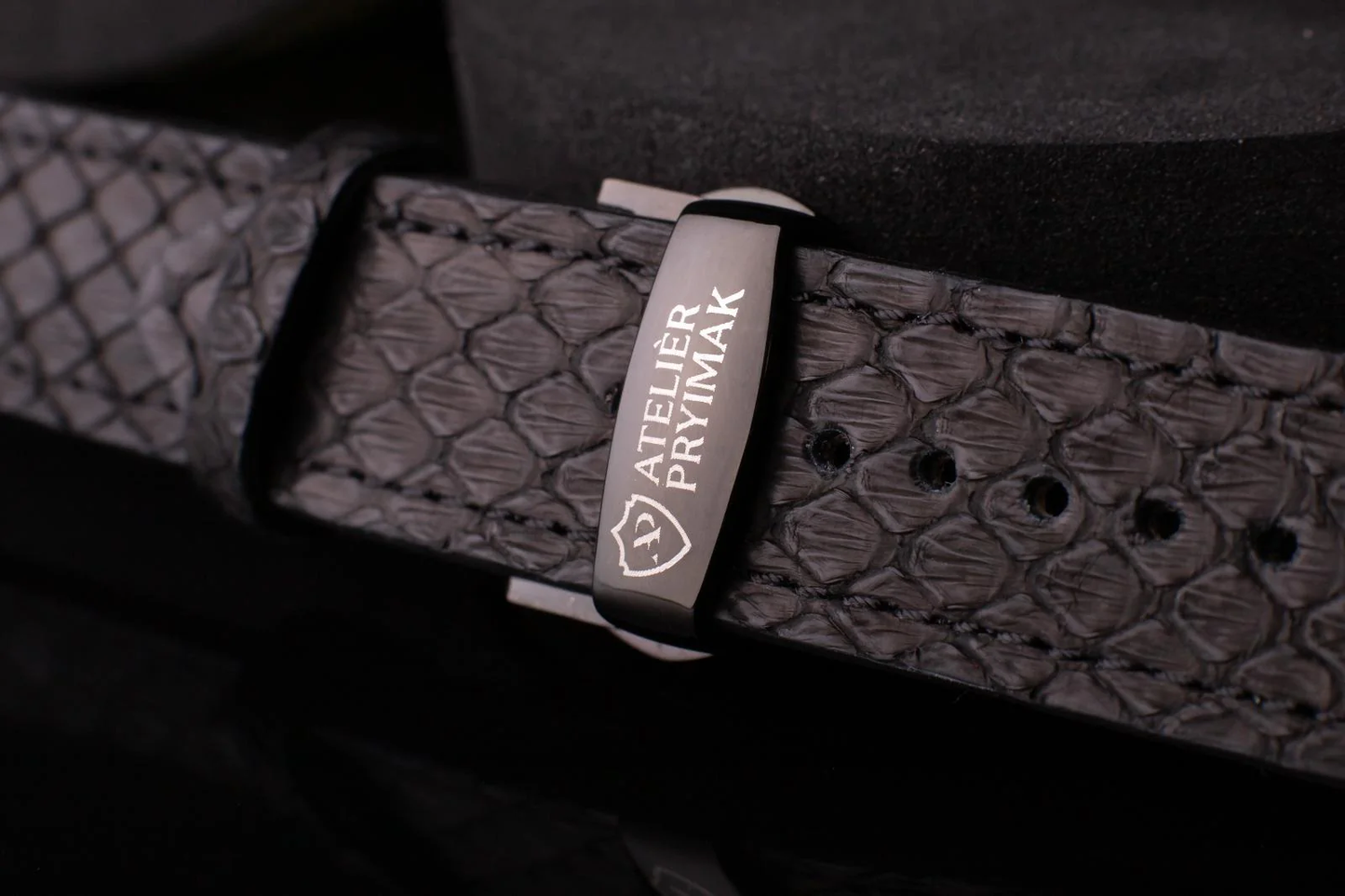 Kožený řemínek AP Prestige z krajtí kůže - černý - Ručně šitý