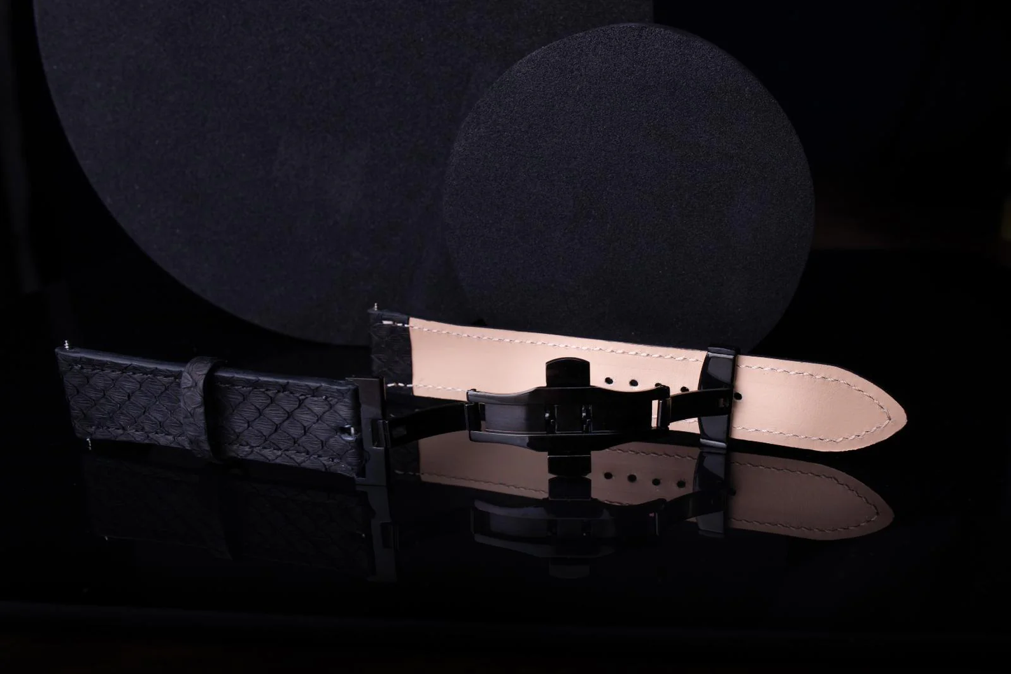 Kožený řemínek AP Prestige z krajtí kůže - černý - Ručně šitý