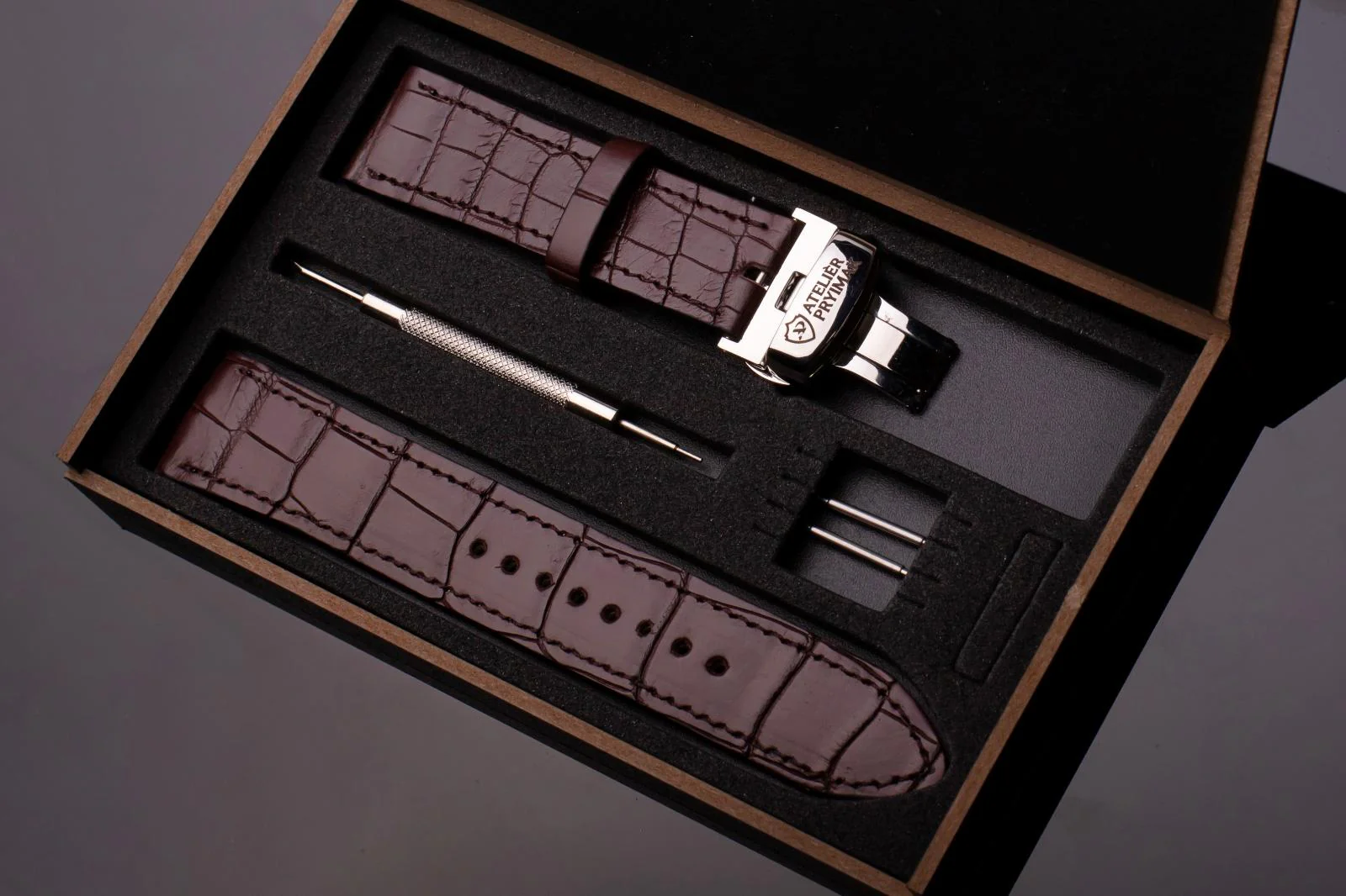 Kožený řemínek AP Croco Heritage z krokodýlí kůže - hnědý - Ručně šitý new
