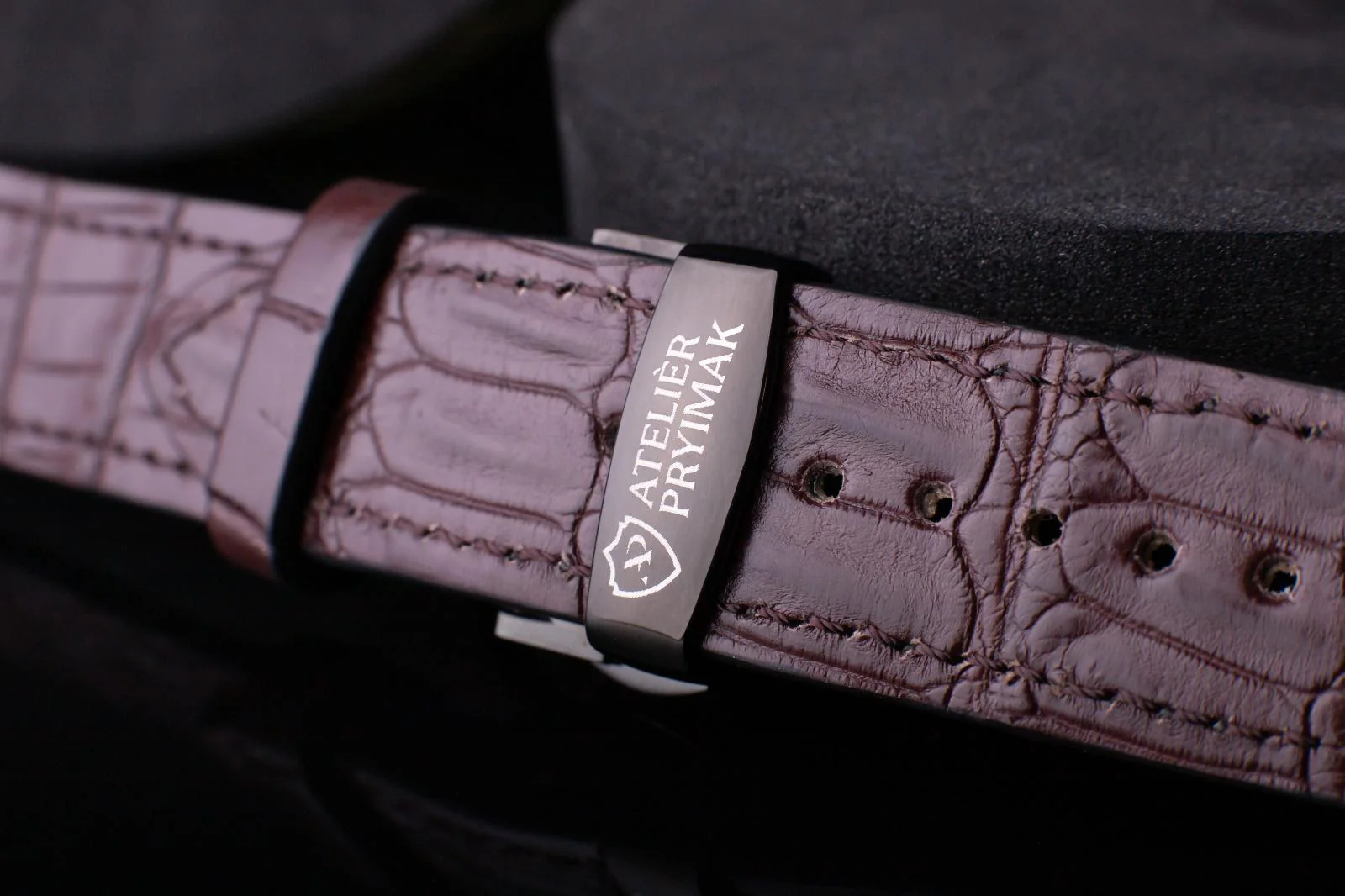 Kožený řemínek AP Croco Heritage z krokodýlí kůže - hnědý - Ručně šitý