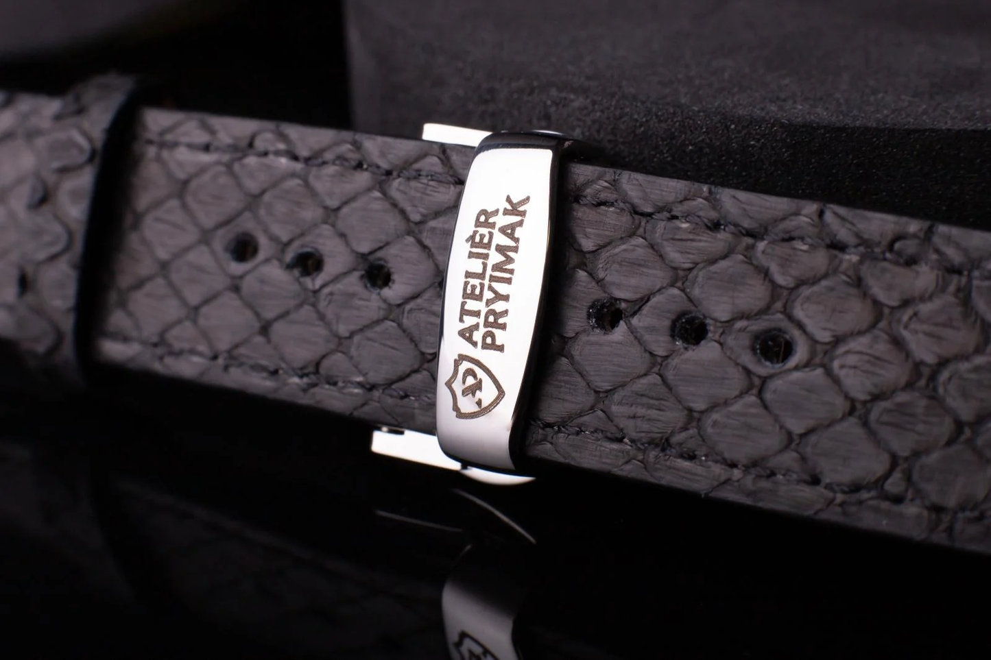 Kožený řemínek AP Prestige z krajtí kůže - černý - Ručně šitý