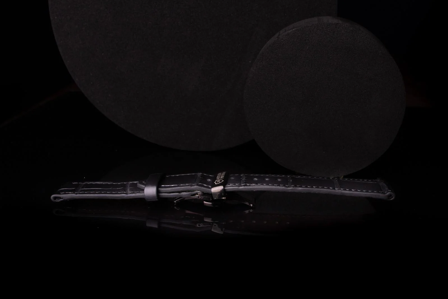 Kožený řemínek AP Croco Heritage z krokodýlí kůže - černý - Ručně šitý