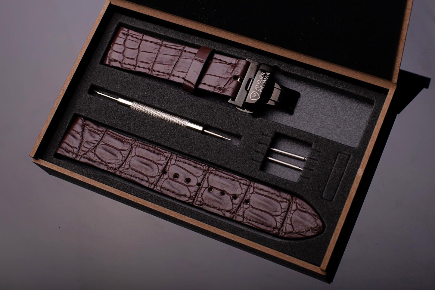 Kožený řemínek AP Croco Heritage z krokodýlí kůže - hnědý - Ručně šitý new
