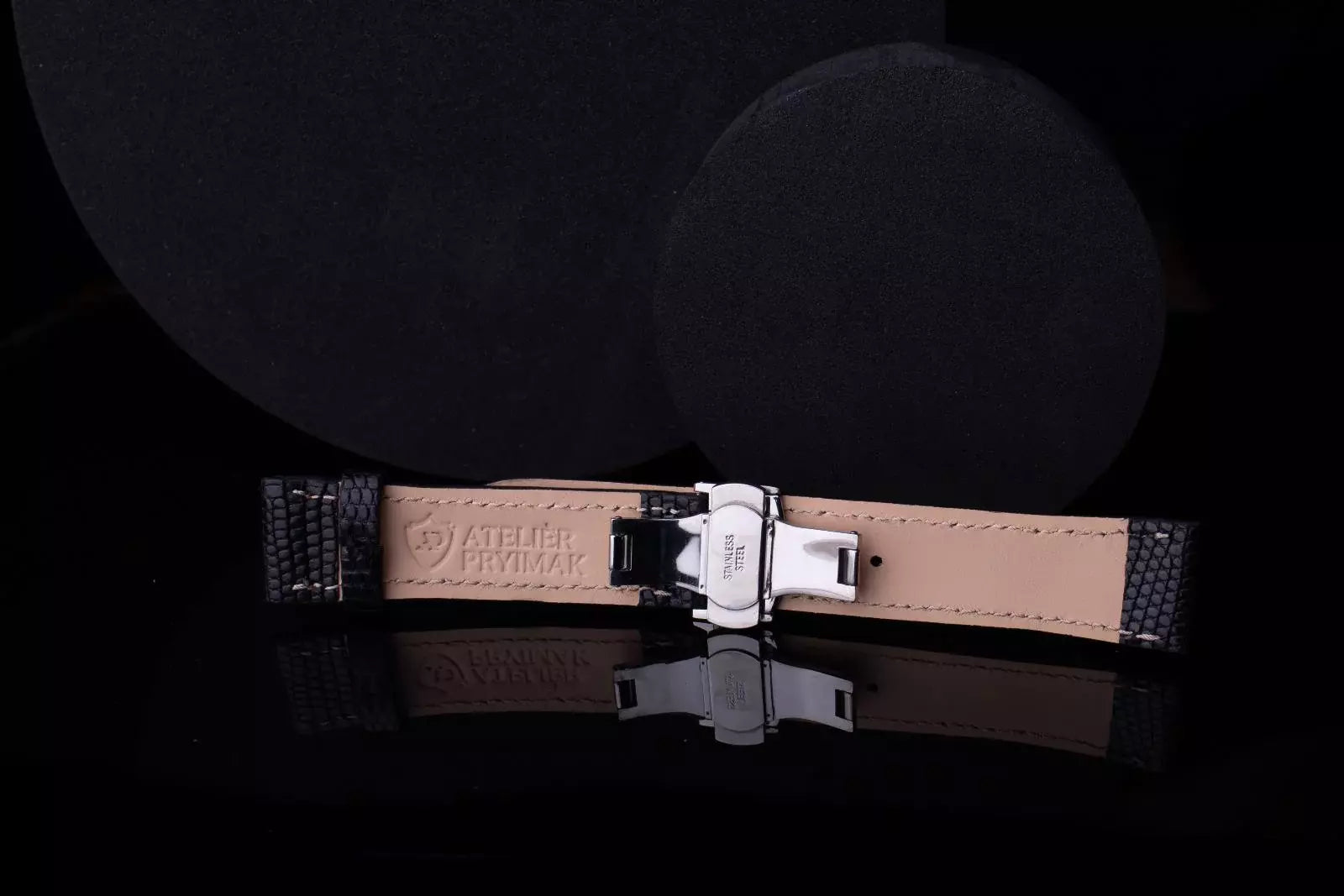 Kožený řemínek AP Iguana Prestigio z leguáni kůže - černý - Ručně šitý