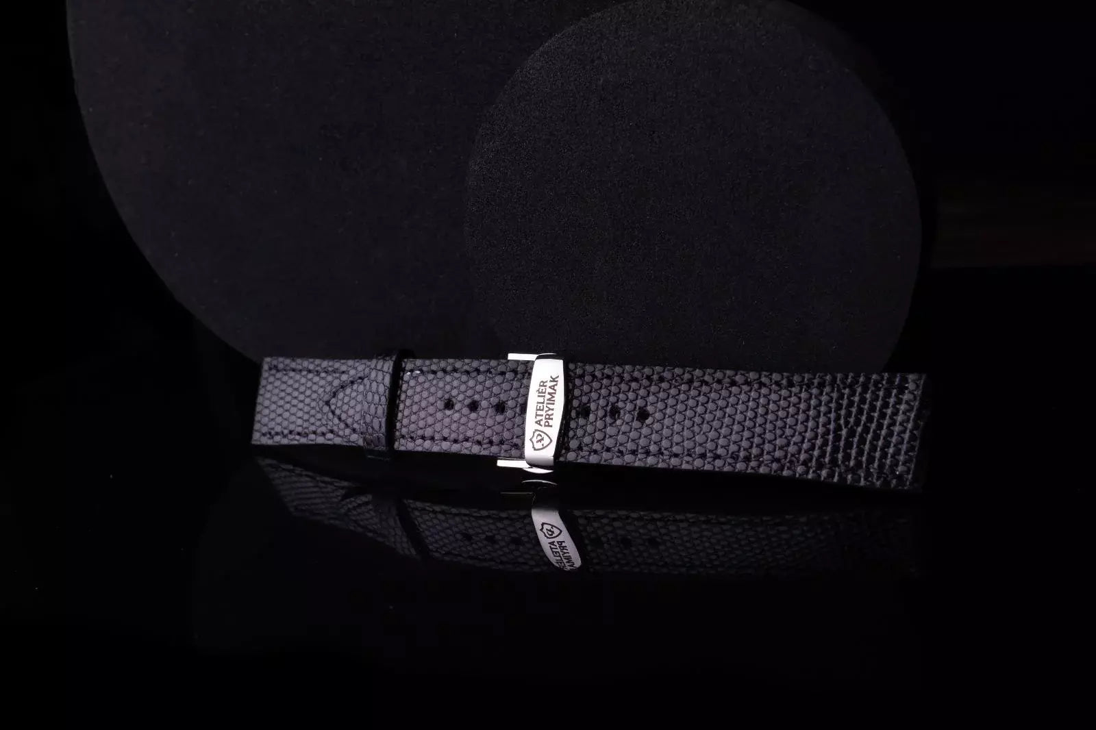 Kožený řemínek AP Iguana Prestigio z leguáni kůže - černý - Ručně šitý