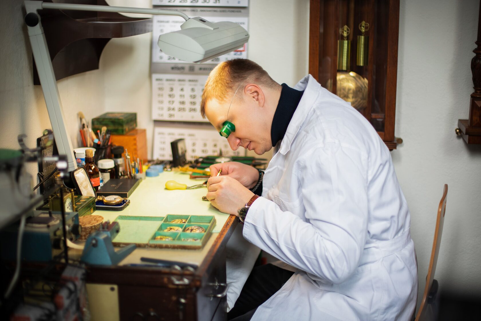 <strong>Servis/opravy hodinek a odbornéposouzení</strong>